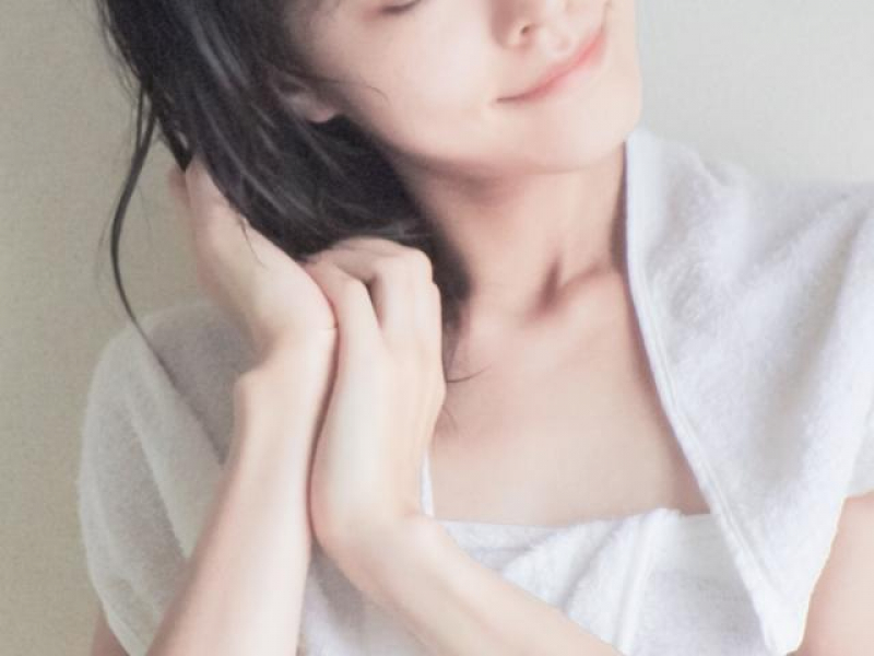 【美容師直伝】今日からできるアホ毛対策！簡単ケアから本格ケアまで！