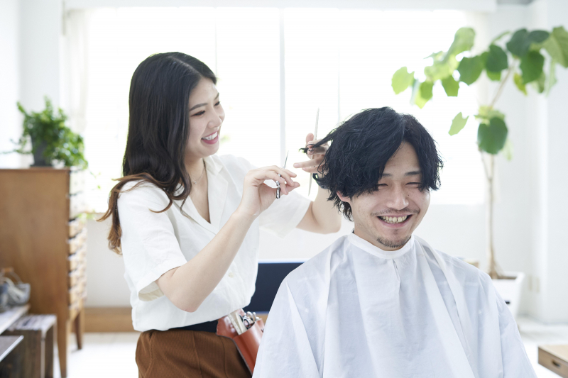 くせ毛にはツーブロックが最強！3つの理由・5つのヘアスタイル例・目的別スタイリング剤の選び方3選